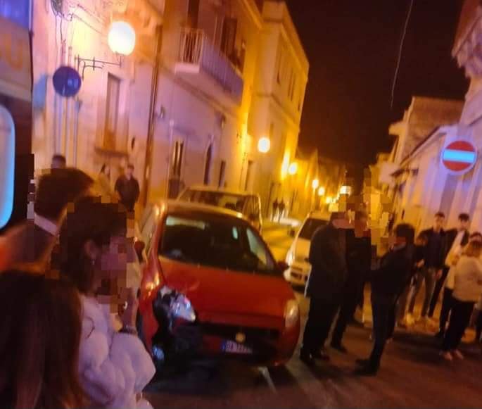Vittoria: incidente stradale ieri sera in pieno centro,scontro auto – scooter, tre feriti