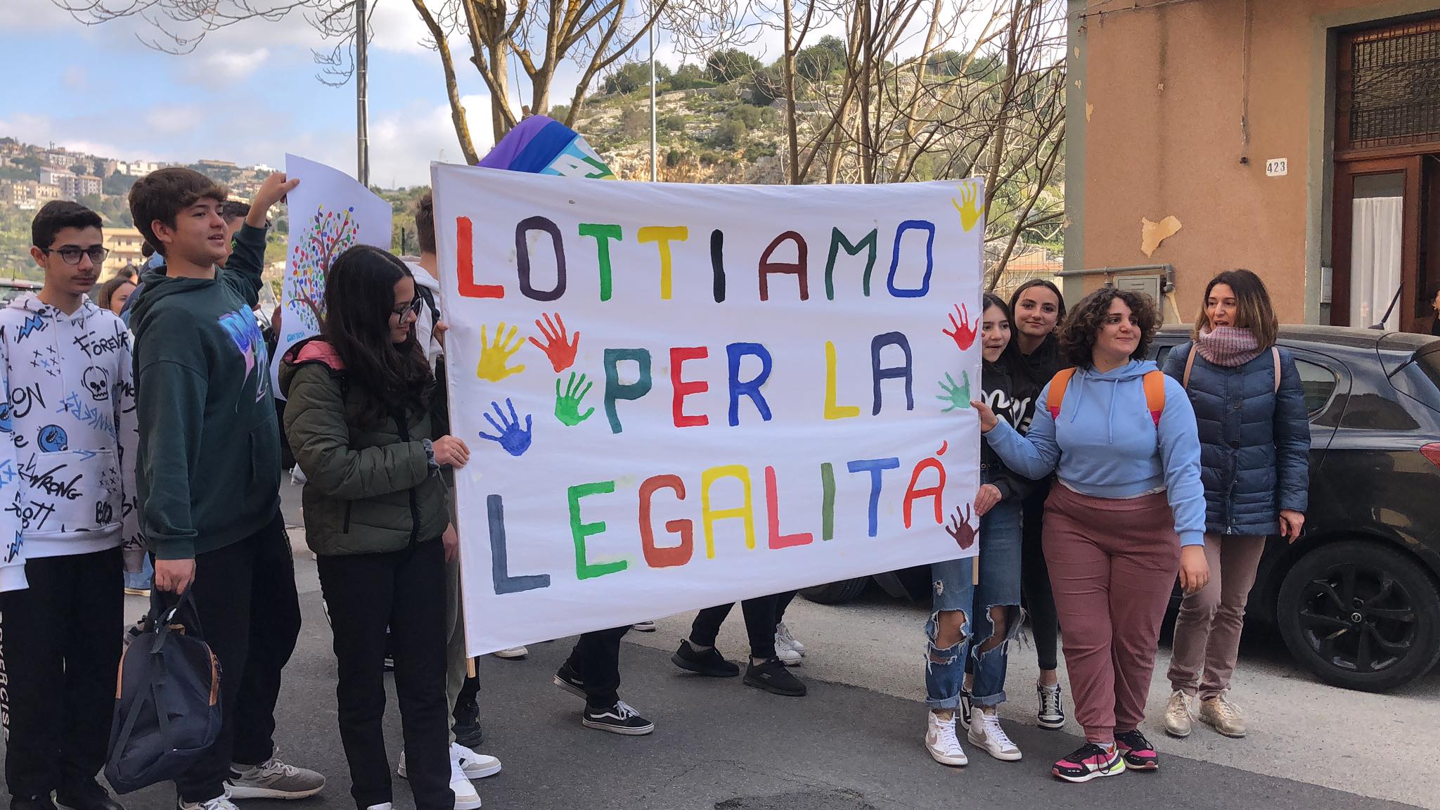 Alla Carlo Amore di Modica, gli alunni impegnati nella “Giornata della memoria delle vittime innocenti delle mafie”