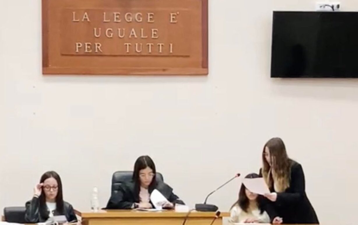 Tribunale di Ragusa: gli studenti del Verga di Modica simulano un processo penale (video)