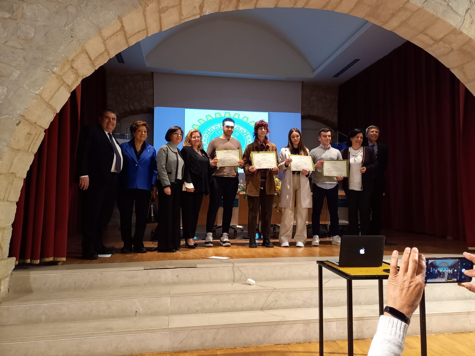 Studenti meritevoli del “Carducci” di Comiso premiati dalla Fondazione Anna Romano Assenza