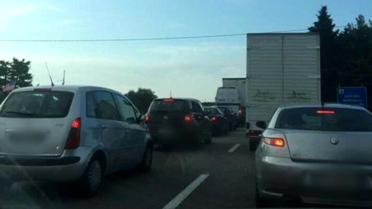 Incidente stradale in contrada Beneventano, scontro fra due auto, nessun ferito e traffico rallentato