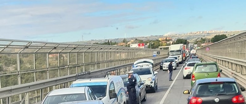 Incidente stradale sulla Modica – Ragusa, tamponamento a catena e traffico praticamente bloccato