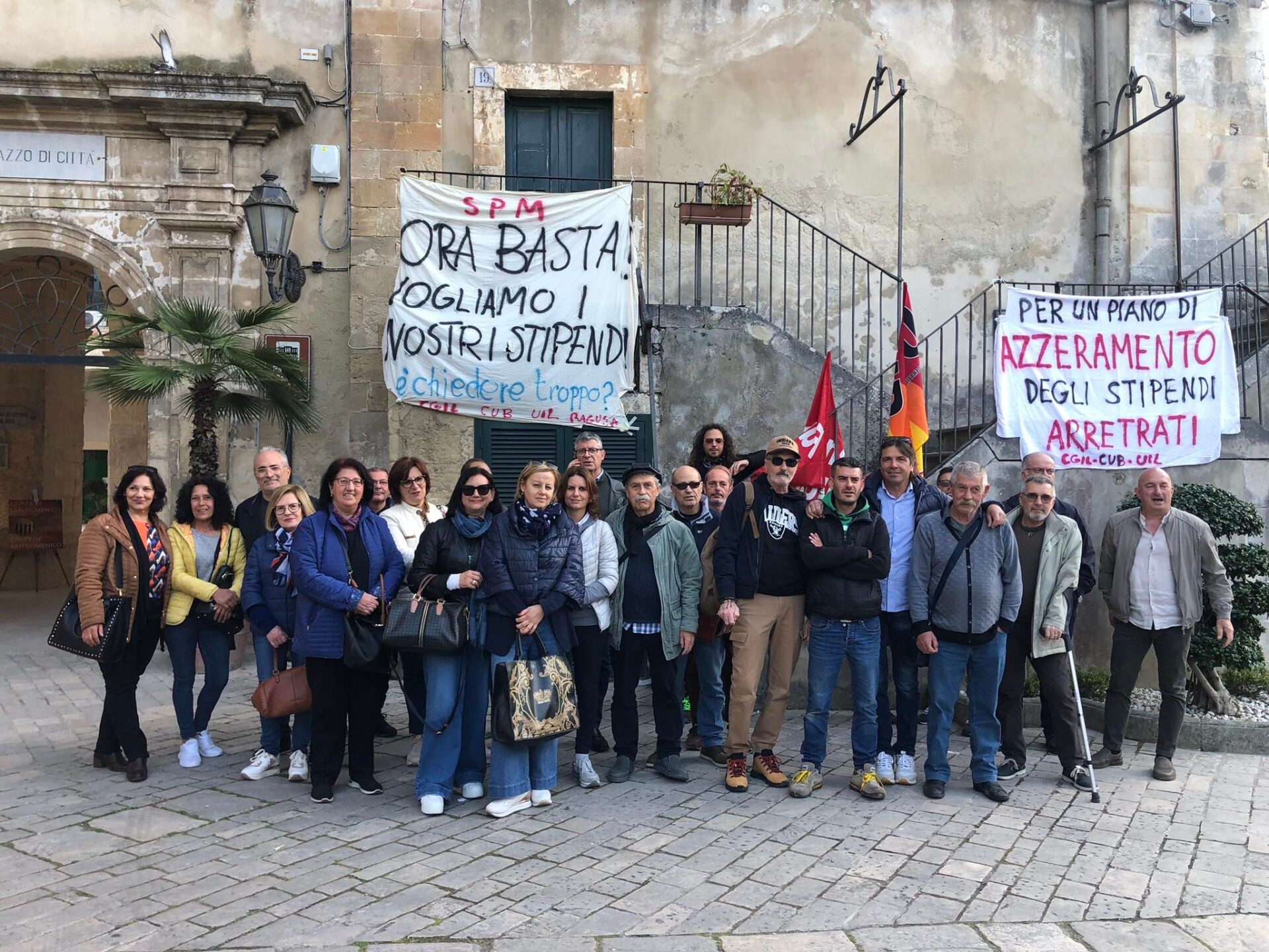 Modica: sit-in di protesta dei lavoratori della SPM 5 mesi di stipendi arretrati e un futuro incerto