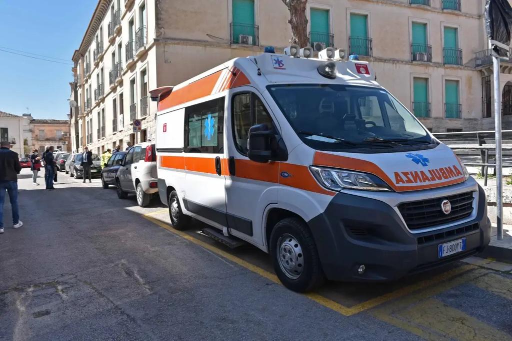 Regione, interrogazione dei deputati di De Luca sul 118 a Ragusa Ibla: “Necessario il medico a bordo”