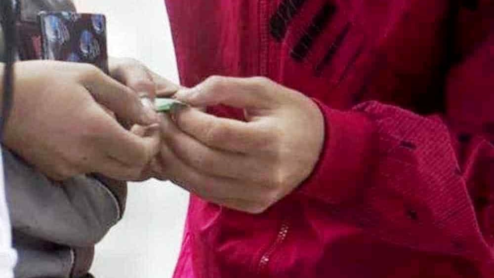 Ragusa: Spacciava mentre era ai domiciliari e aveva un machete in casa, denunciato un trentenne