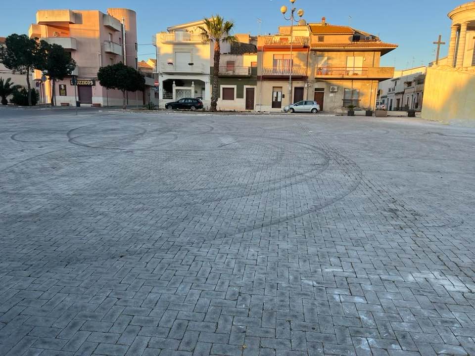 Dopo gli atti vandalici in Piazza Calvario a Vittoria, il sindaco alza il tiro contro lo spaccio