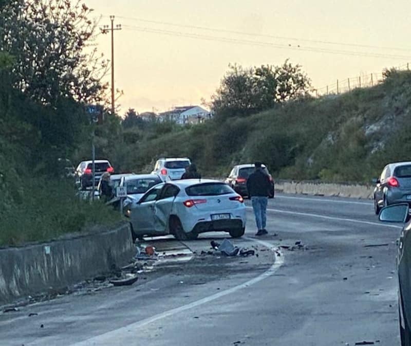 Incidente sulla Modica-Pozzallo: coinvolte tre auto, quattro feriti
