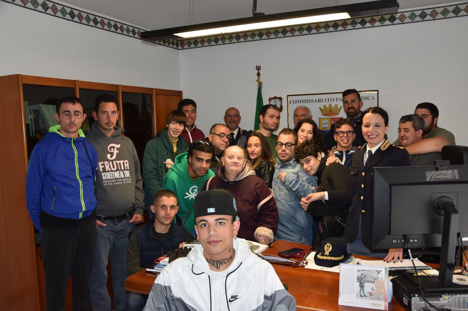 Modica: prosegue il percorso sicurezza dei ragazzi dell’Anffas con la visita al commissariato di polizia