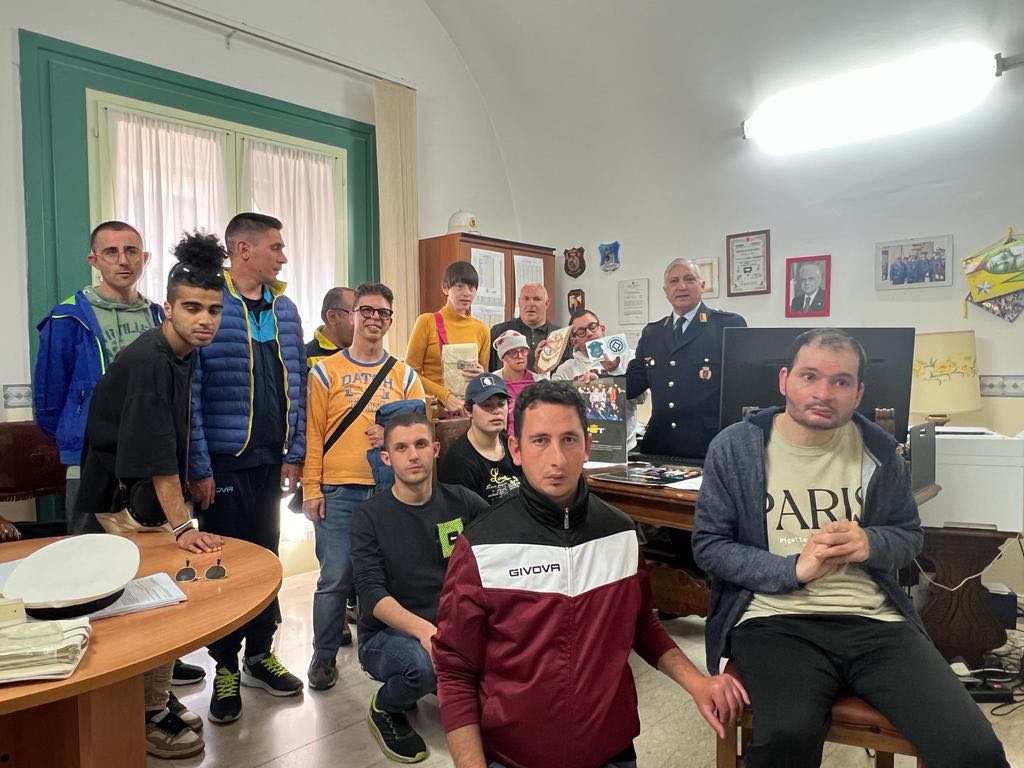 Modica: visita dei ragazzi dell’Anffas al Comando di Polizia Municipale nell’ambito del percorso di sicurezza