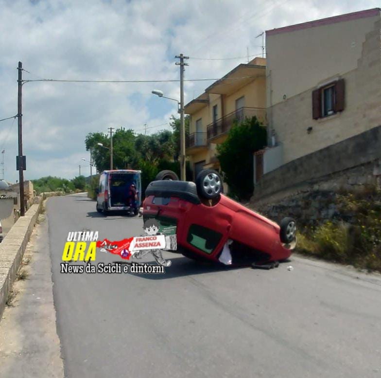 Incidente autonomo nelle curve in contrada Spana, auto cappotta e i due occupanti finiscono in ospedale