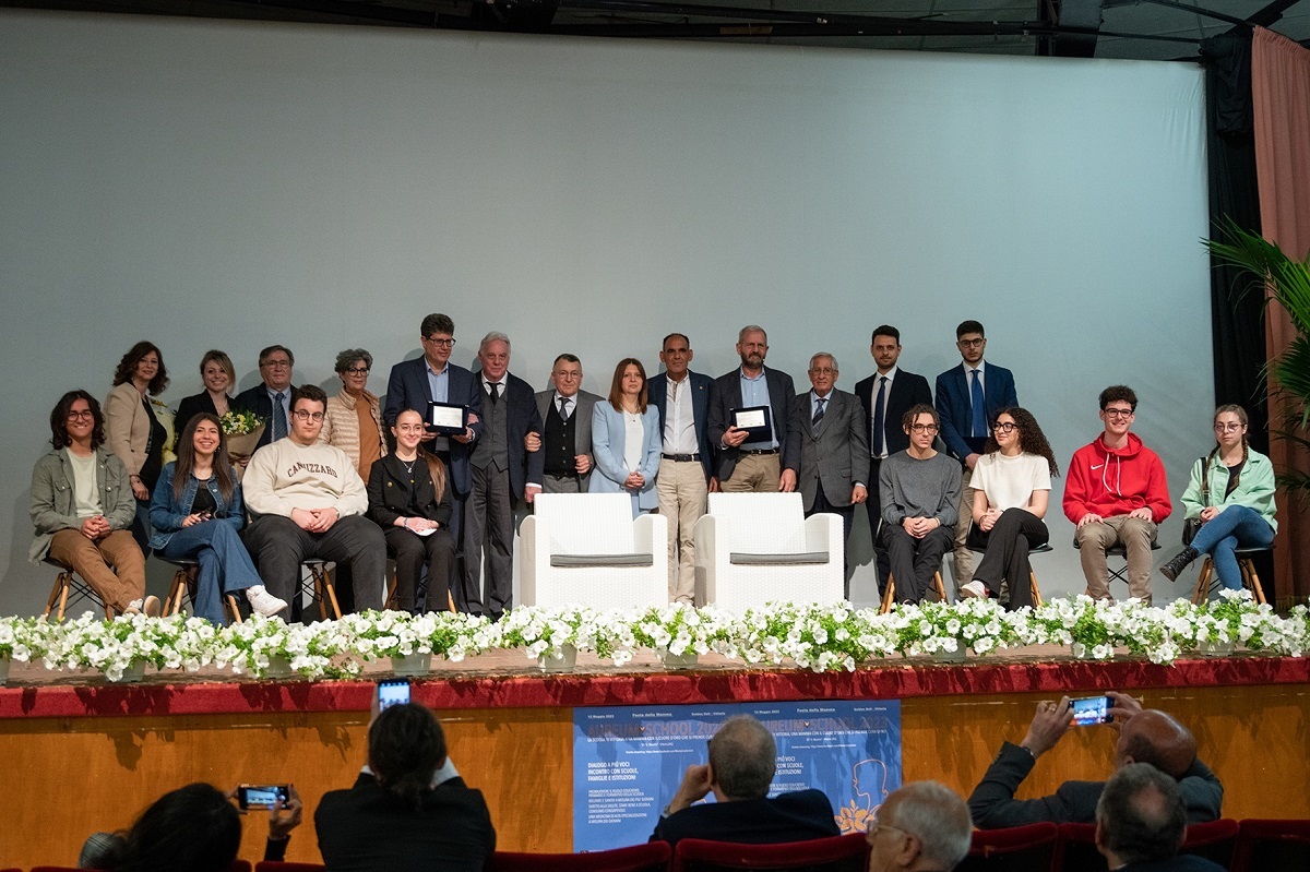 Aureum School a Vittoria: gli studenti interrogano la sanità. Premiato il comisano Fabio Gurrieri