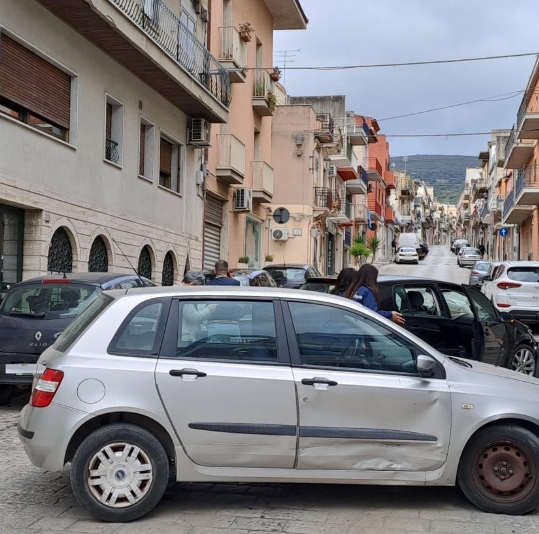 Comiso: coinvolto in un incidente stradale, non presta soccorso, era senza patente e assicurazione, denunciato