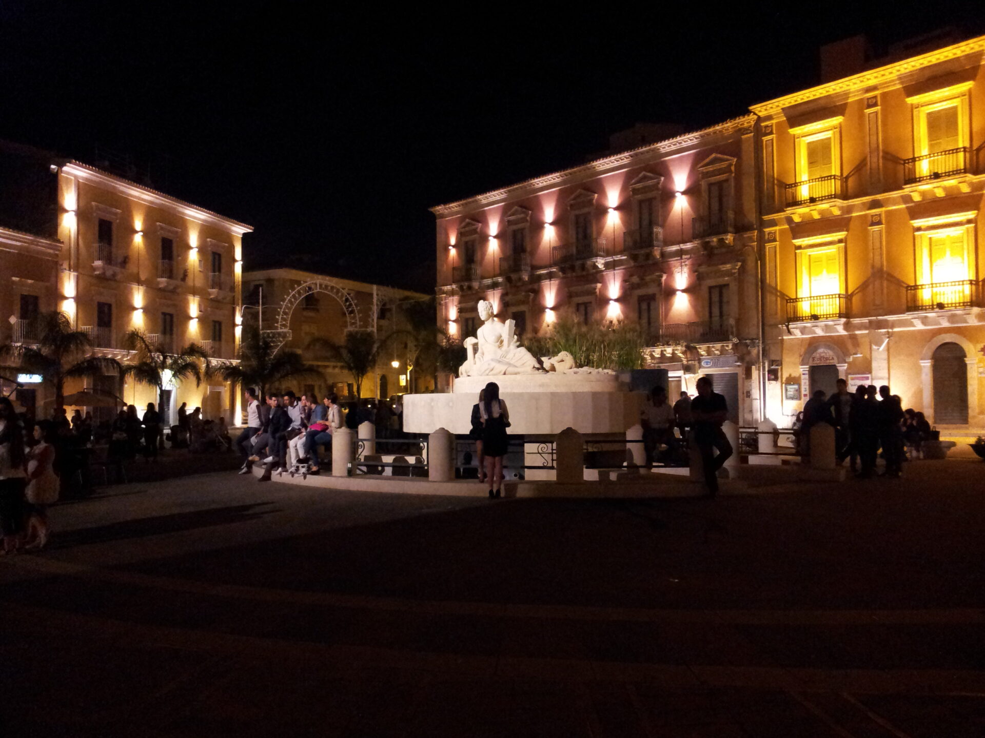 Rissa in Piazza Fonte Diana ieri sera a Comiso: chiesto incontro urgente al Prefetto Ranieri