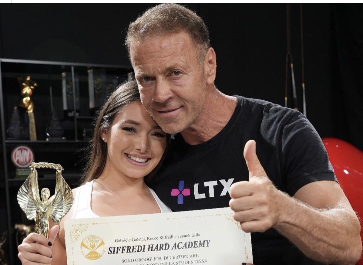 È modicana? la vincitrice della prima Accademy femminile di Rocco Siffredi