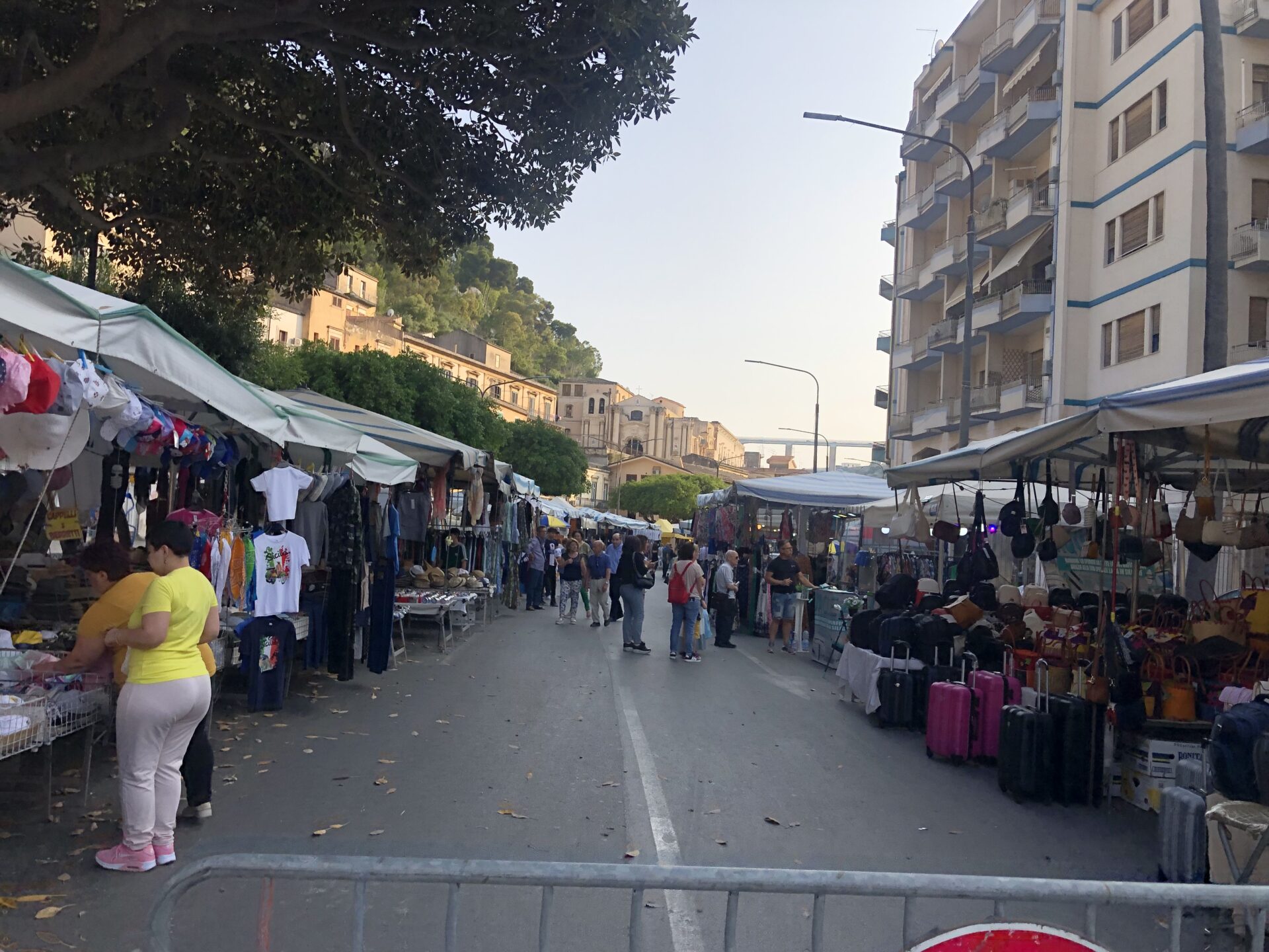 Modica, finita la festa confermato il grande flop. Delusione per il limitato numero di bancarelle