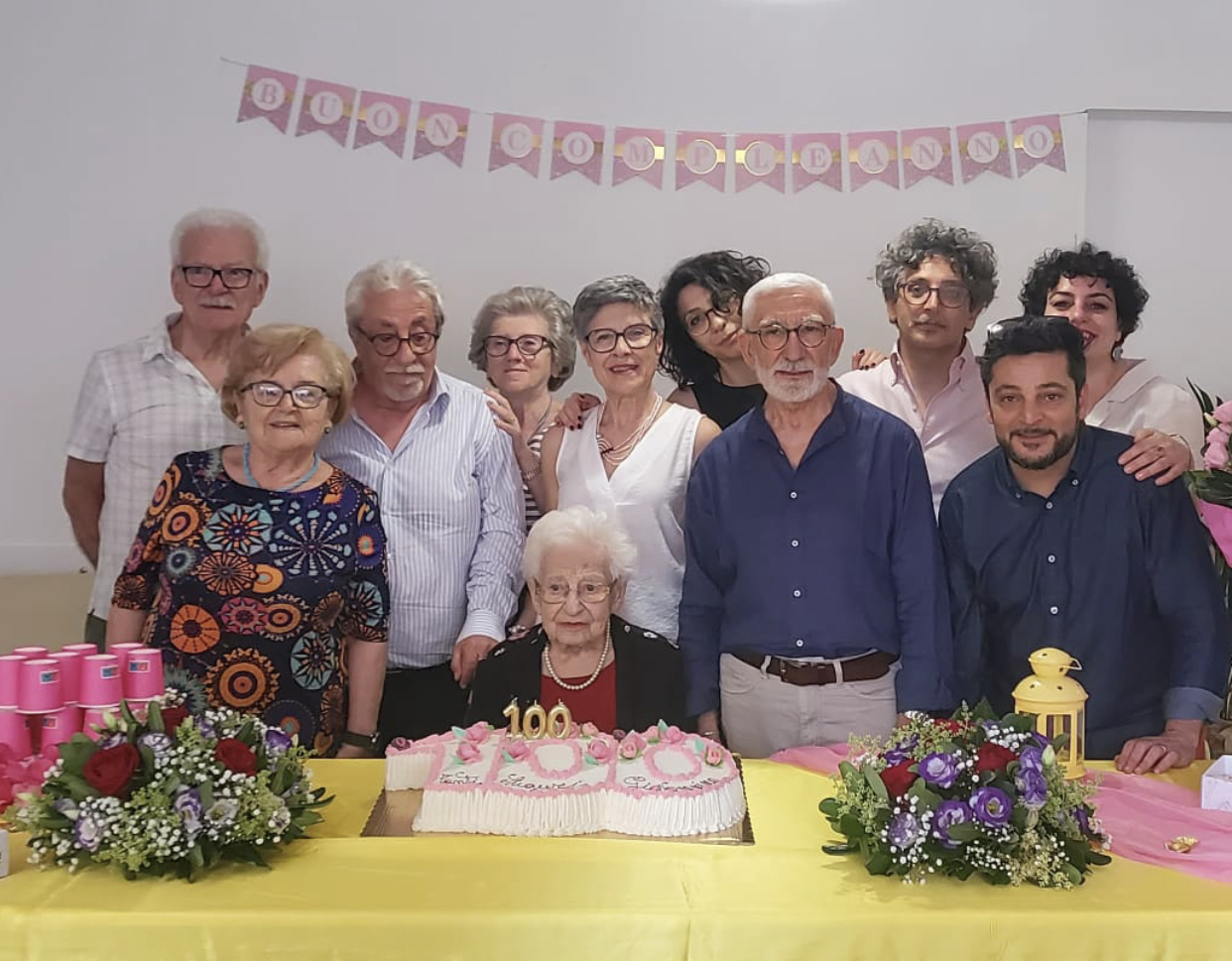 Modica: la signora Giovanna ha compiuto 100 anni, circondata dall’amore della sua famiglia