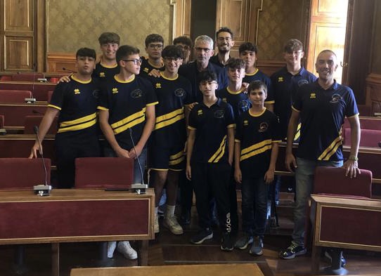 Pallanuoto giovanile: i campioni regionali under 16 dell’Erea Ragusa ricevuti a Palazzo di Città