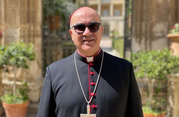Gli esami di maturità, decisivo passo in avanti della vita: gli auguri del vescovo di Ragusa