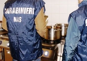 Modica: scarsa igiene in un ristorante etnico in centro, chiuso da i NAS di Ragusa
