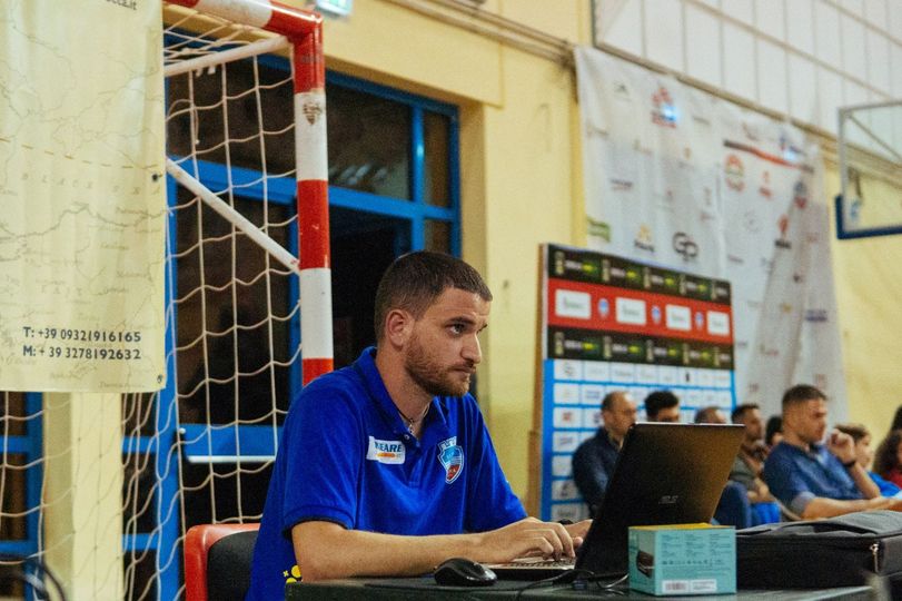Salvo Nicastro è il vice coach dell’Avimecc Modica, “Io e Enzo sappiamo che i particolari fanno la differenza”