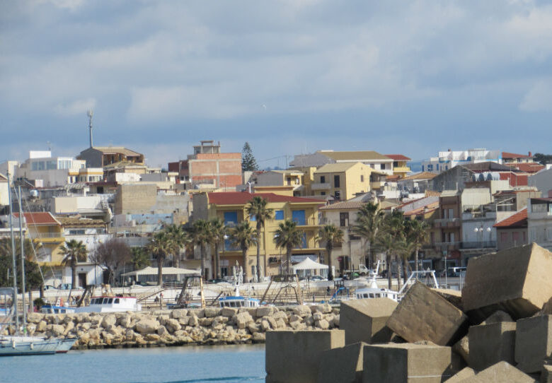 Dal 1° luglio parte il servizio a pagamento delle strisce blu a Scoglitti: 0,70 centesimi l’ora