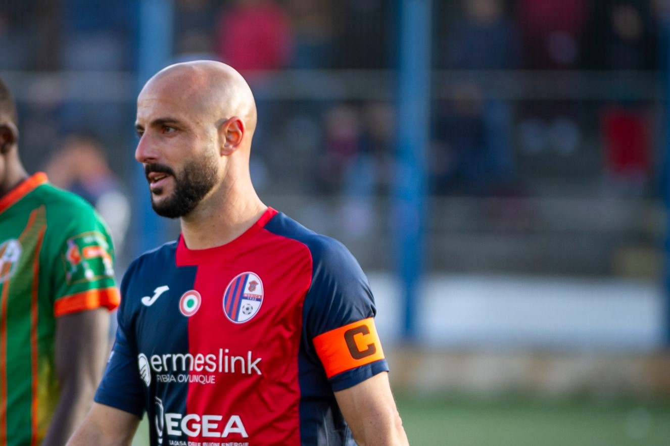 Il Modica Calcio riparte dal “suo” capitano, Ciccio Vindigni chiuderà la sua carriera con i “Tigrotti”