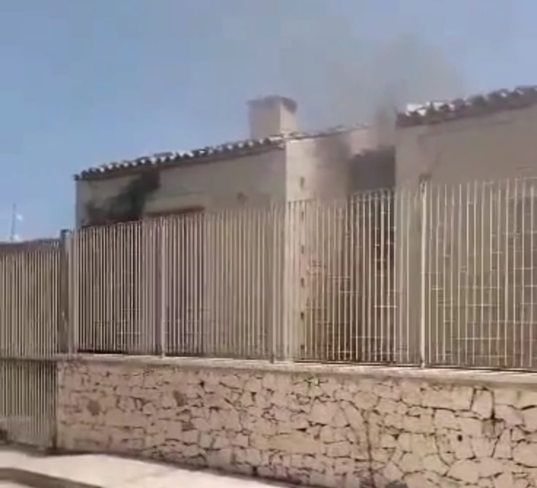 Sampieri: incendio al depuratore, intervengono i vigili del Fuoco