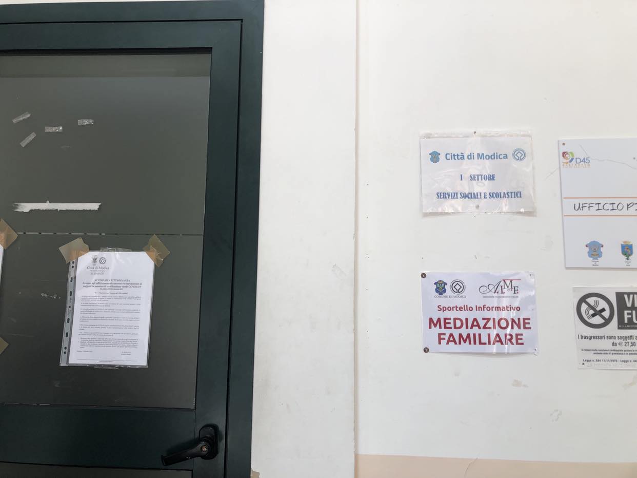 Modica: città inaccessibile, Uffici irraggiungibili ad anziani, disabili e mamme con passeggini