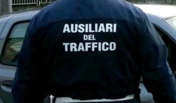 Modica: automobilista aggredisce ausiliario del traffico e gli strappa la multa in faccia