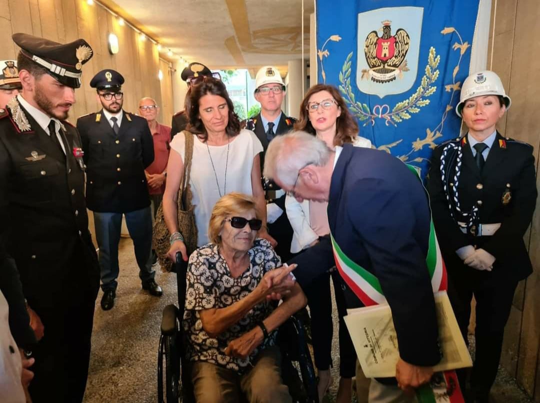 Con una corona di fiori ricordato a Scoglitti Andrea Castelli, vittima innocente della mafia
