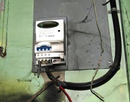Cablaggio irregolare di cavi elettrici, scatta l’arresto per un vittoriese di 62 anni che va ai domiciliari