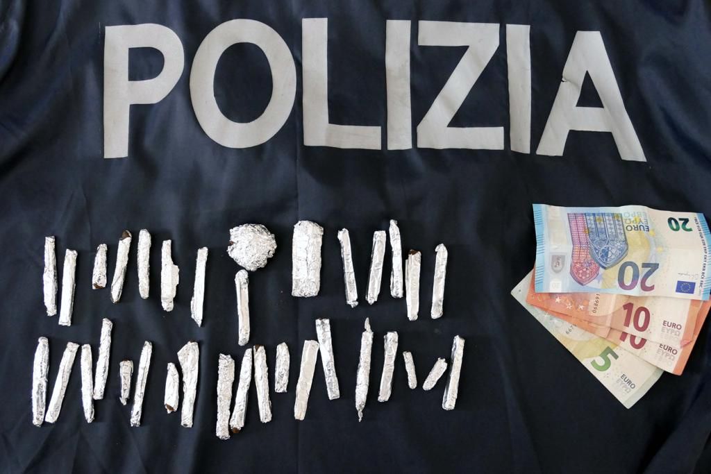 Spaccio di droga a Vittoria, la polizia allertata da una segnalazione “YouPol” arresta due stranieri
