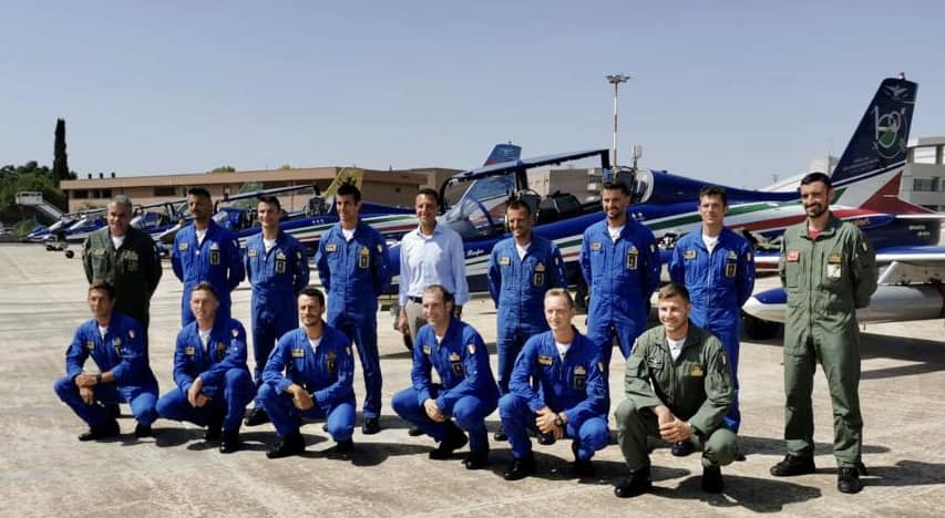 A Donnalucata arriva il momento delle Frecce Tricolori: 37 minuti di spettacolo in cielo