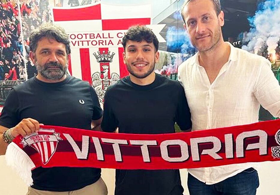 Altro colpo in entrata del Vittoria FC, dal Comiso arriva il centrocampista Lorenzo Leggio