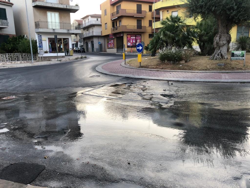 Comiso: una perdita d’acqua fa “perdere” le staffe all’assessore Assenza. La replica di Liuzzo