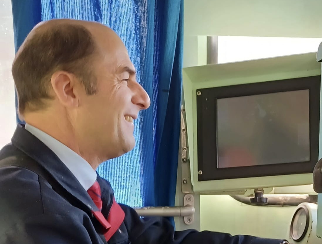 Ultimo giorno di lavoro alla guida della sua automotrice. Da oggi Giancarlo Zaccaria va in pensione (Video)