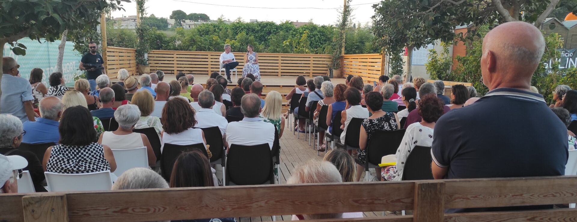 Sampieri, al Pata Pata, successo di pubblico per il caso letterario di Vanina Guarrasi, nel racconto di Cristina Cassar Scalia