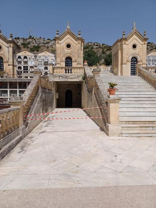 Scicli: rischio crolli e calcinacci, chiusi i seminterrati dell’area Nordovest del Cimitero Comunale