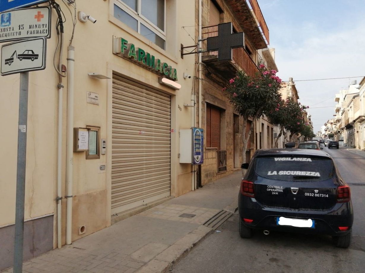 Vittoria: Tentato furto in farmacia, l’intervento della Guardie Giurate mette in fuga i ladri, indaga la Polizia