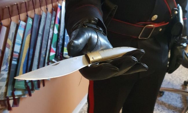 Punta Braccetto: creava panico brandendo un coltello, i carabinieri deferiscono in stato di libertà un tunisino