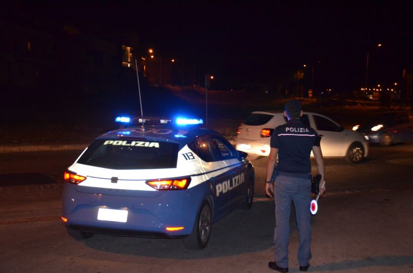 “Balli proibiti”: la polizia sospende attività ad uno stabilimeno balneare di Sampieri
