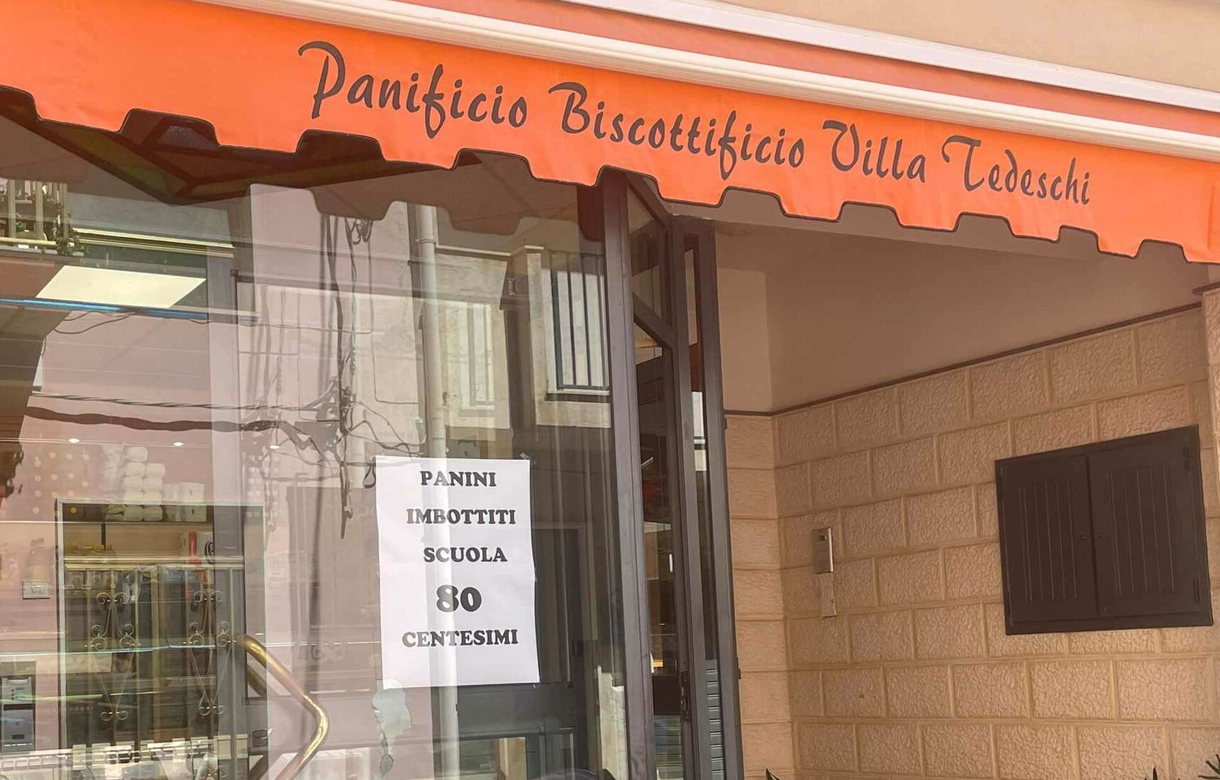Pozzallo e il ‘panino solidale’ a 80 centesimi per  gli studenti. La titolare: “Un prezzo popolare per aiutare le famiglie”