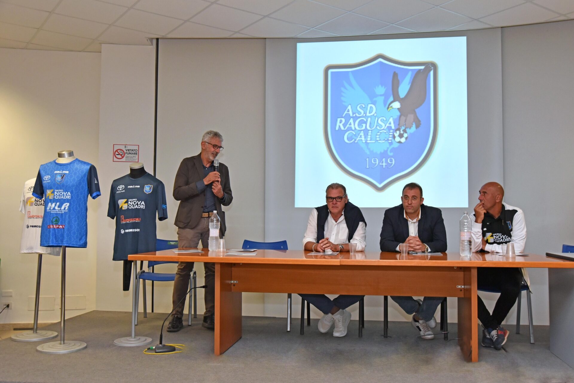 Il Ragusa si è presentato alla città e ai suoi tifosi, Cassì: “Portate in giro con consapevolezza il nome della Città”
