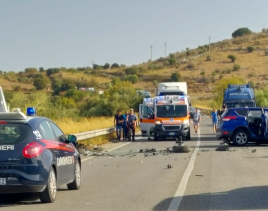 Incidente stradale sulla Modica – Ragusa, scontro auto – furgone, tre feriti e traffico rallentato