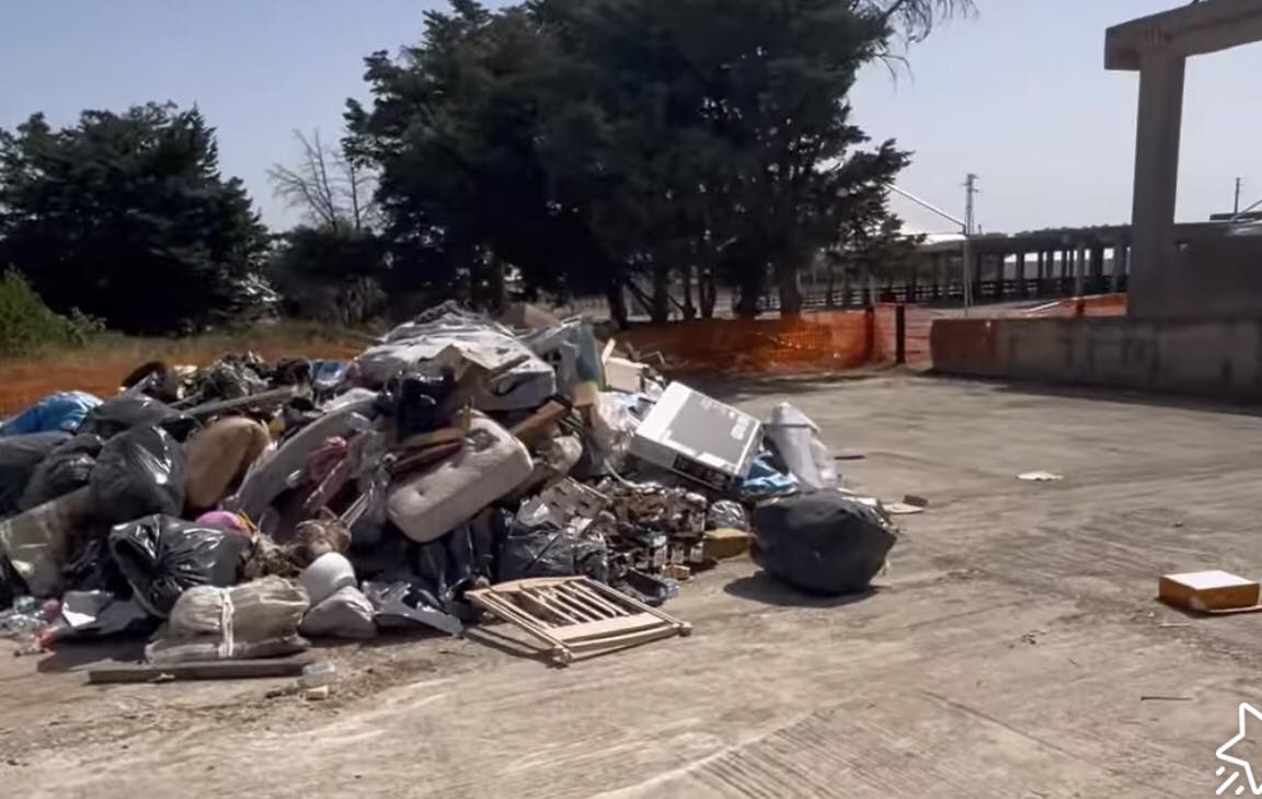 Ragusa: “la città è sporca” la denuncia di Peppe Calabrese (Pd). Video girato al Foro Boario che oggi ospiterà la FAM