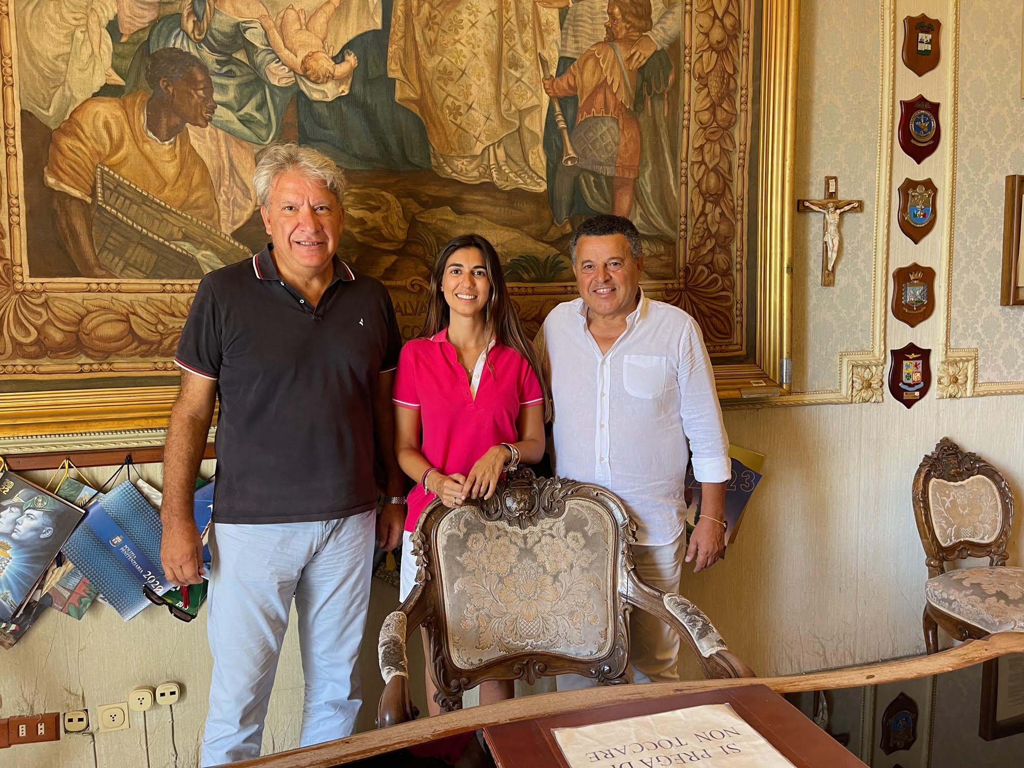 La nipote di Andrea Camilleri, Arianna Mortelliti, a Scicli nei luoghi del Commissario Montalbano