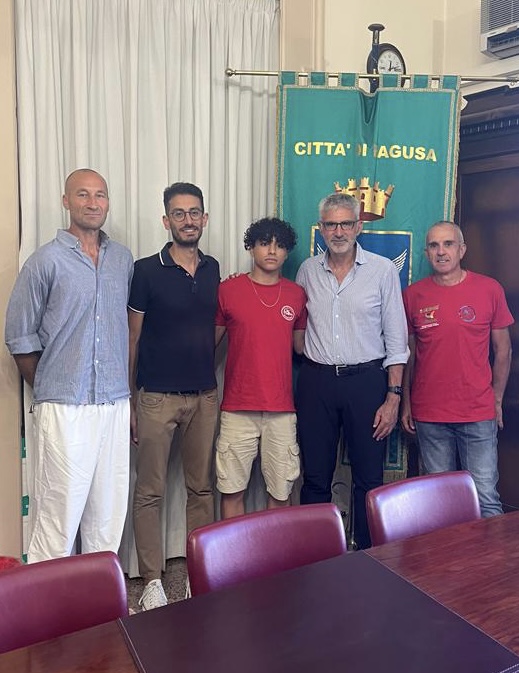 Il velocista Paride Iacono e la pesista Valeria Spina ricevuti a Palazzo di Città da Sindaco e Assessore allo sport