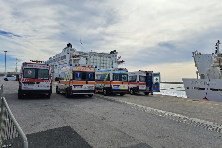Migranti: attesa per domani a Pozzallo nave Ong Louis Michel