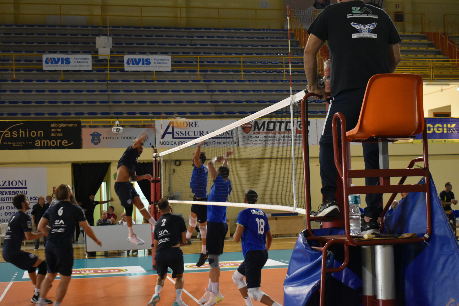 L’Avimecc Modica verso l’esordio in campionato, ieri al “PalaRizza” allenamento congiunto con l’Omifer Palmi