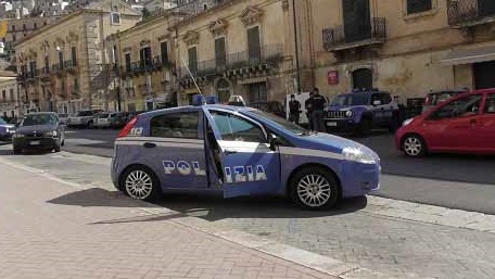 Modica: detenzione di munizioni e possesso ingiustificato di armi, tre giovani denunciati dalla Polizia